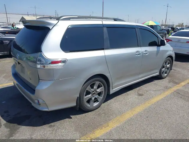 5TDXZ3DC5HS873360 — 2017 Toyota Sienna SE 8 Passenger, фото 4 с аукциона IAAI 29.09.2026, Естественный износ