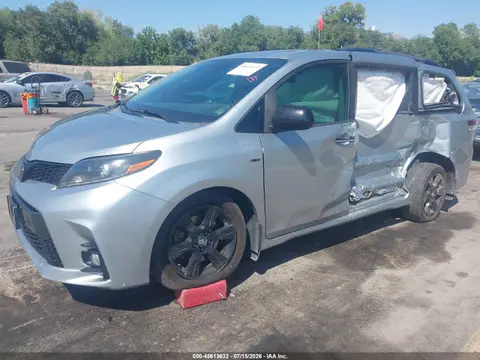 2020 Toyota Sienna Se Premium VIN 5TDEZ3DC5LS239367 фото 2