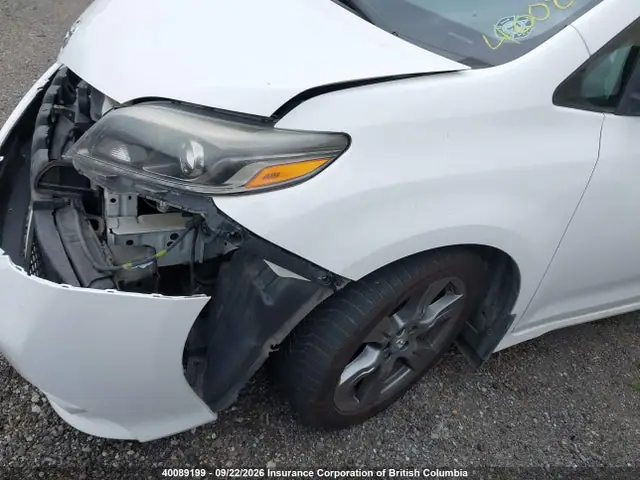 5TDXZ3DC1HS863652 — 2017 Toyota Sienna SE, фото 2 с аукциона IAAI 14.10.2026, Передняя часть