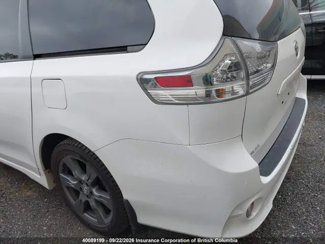5TDXZ3DC1HS863652 — 2017 Toyota Sienna SE, фото 3 с аукциона IAAI 14.10.2026, Передняя часть