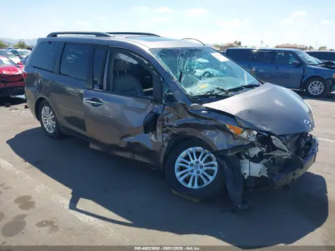 5TDYK3DC1GS731806 — 2016 Toyota Sienna XLE 8 Passenger, Передняя часть справа (Right Front), фото до ремонта