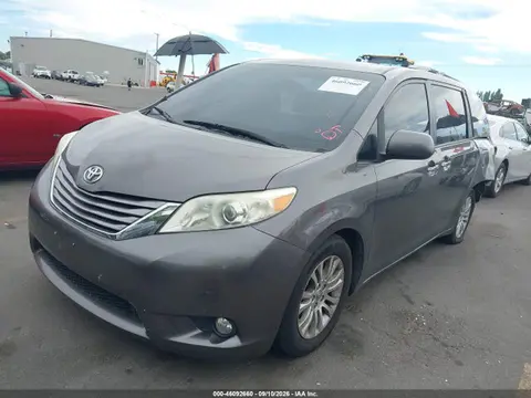 2017 Toyota Sienna Xle 8 Passenger VIN 5TDYZ3DC7HS806053 фото 2