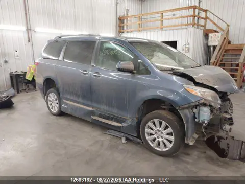 5TDYZ3DC2HS863681 — 2017 Toyota Sienna XLE/Limited, Передняя часть (Front), фото до ремонта