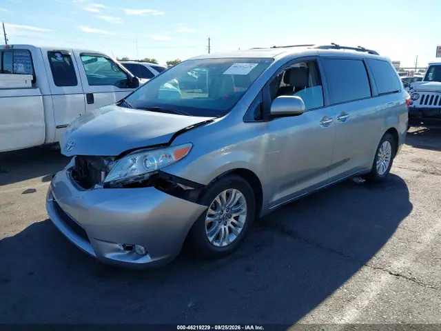 5TDYK3DC2FS677558 — 2015 Toyota Sienna XLE Premium 8 Passenger, фото 2 с аукциона IAAI 14.10.2026, Передняя часть
