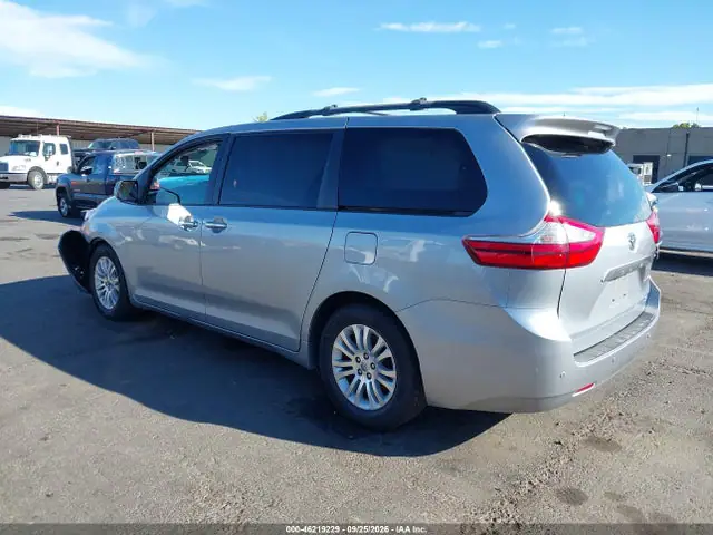 5TDYK3DC2FS677558 — 2015 Toyota Sienna XLE Premium 8 Passenger, фото 3 с аукциона IAAI 14.10.2026, Передняя часть