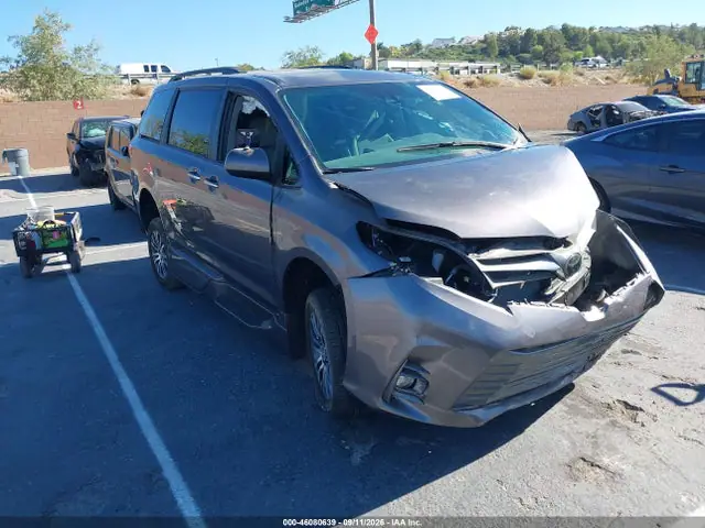 5TDYZ3DC9LS038584 Toyota Sienna XLE 2020 — повреждение Передняя часть слева, фото до ремонта