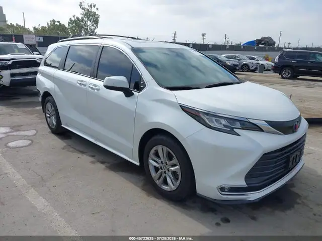 5TDJRKEC4NS113804 — 2022 Toyota Sienna XLE, Задняя часть (Rear), фото до ремонта
