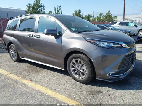 5TDYRKEC7NS131485 — 2022 Toyota Sienna XLE, Задняя часть (Rear), фото до ремонта