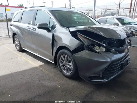 2026 Toyota SIENNA XLE VIN 5TDYRKECXTS333380 фото 1