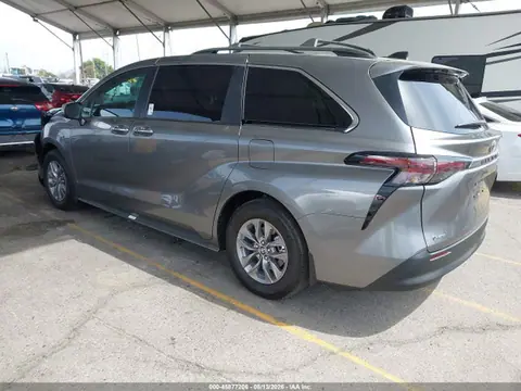 2026 Toyota SIENNA XLE VIN 5TDYRKECXTS333380 фото 3