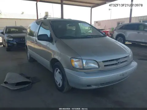 4T3ZF13C2YU313978 — 2000 Toyota Sienna, Сзади, фото до ремонта