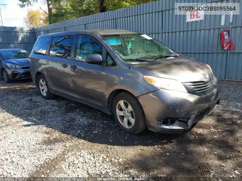 5TDZK3DC3BS095564 — 2011 Toyota Sienna, Передняя часть, фото до ремонта