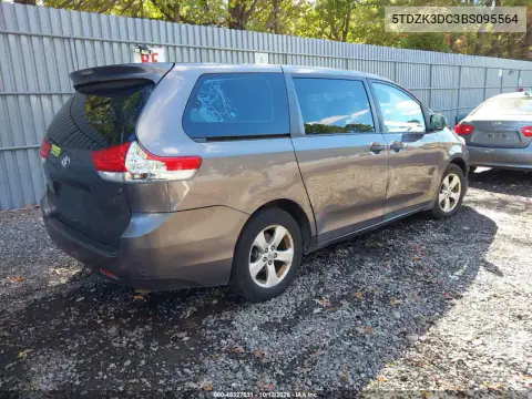5TDZK3DC3BS095564 — 2011 Toyota Sienna, фото 4 с аукциона IAAI 21.10.2026, Передняя часть