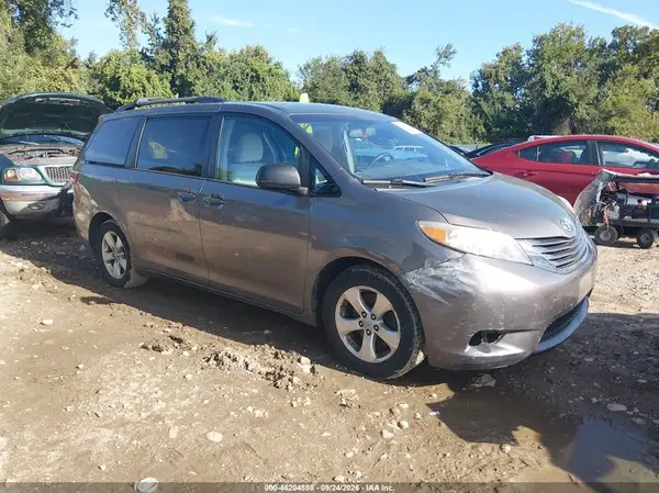 5TDKK3DC3GS744529 — 2016 Toyota Sienna, Естественный износ (Normal Wear & Tear), фото до ремонта