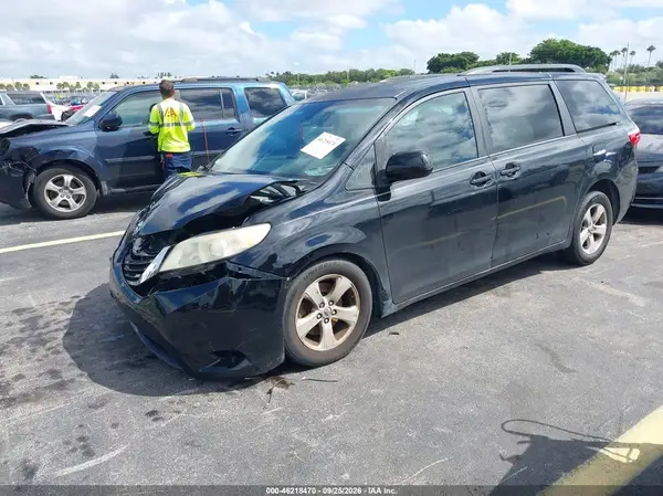 5TDKK3DC6GS718636 — 2016 Toyota Sienna, фото 2 с аукциона IAAI, Передняя часть