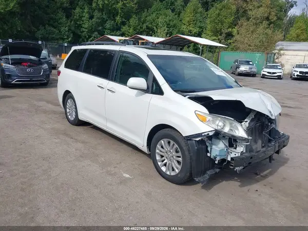 5TDYK3DC0GS712812 — 2016 Toyota Sienna, Передняя часть (Front End), фото до ремонта