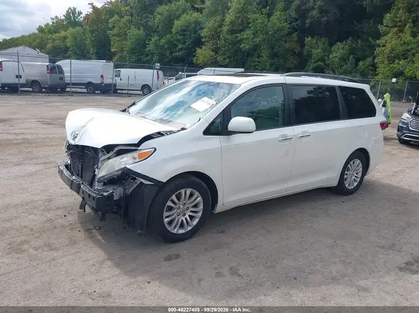 5TDYK3DC0GS712812 — 2016 Toyota Sienna, фото 2 с аукциона IAAI, Передняя часть