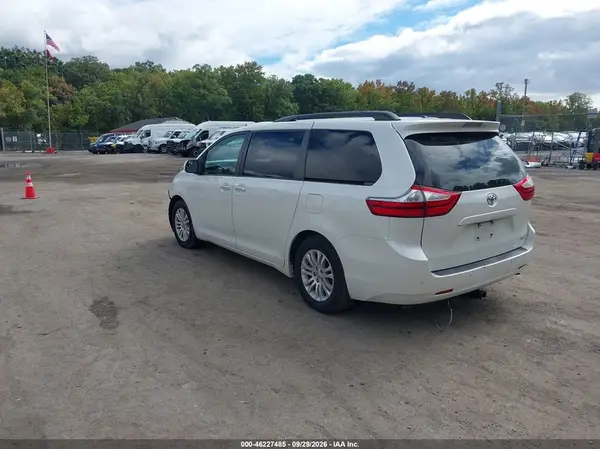 5TDYK3DC0GS712812 — 2016 Toyota Sienna, фото 3 с аукциона IAAI, Передняя часть