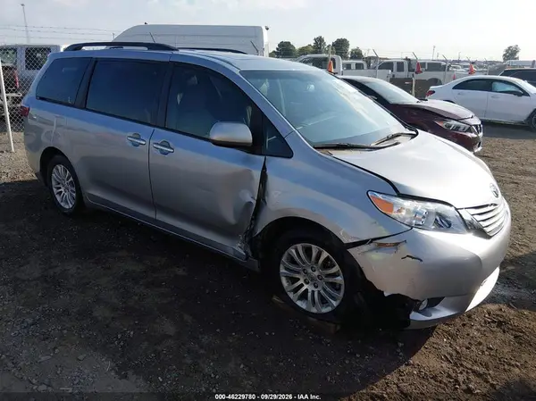 5TDYK3DC7GS740994 — 2016 Toyota Sienna, Передняя часть (Front & Rear), фото до ремонта
