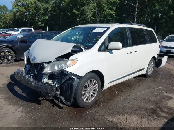 5TDYZ3DC8HS850921 — 2017 Toyota Sienna, фото 2 с аукциона IAAI, Передняя и задняя части