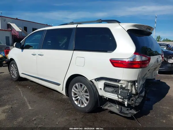5TDYZ3DC8HS850921 — 2017 Toyota Sienna, фото 3 с аукциона IAAI, Передняя и задняя части