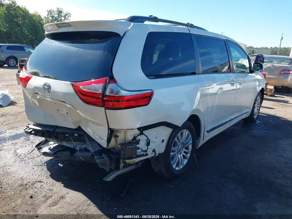5TDYZ3DC8HS850921 — 2017 Toyota Sienna, фото 4 с аукциона IAAI, Передняя и задняя части