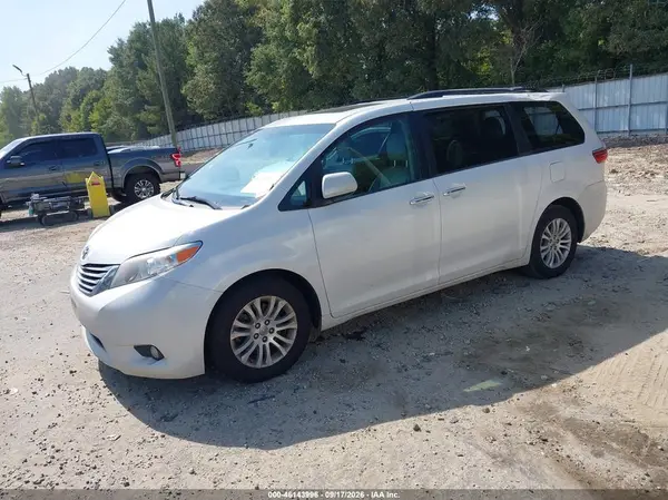 5TDYZ3DC2HS900129 — 2017 Toyota Sienna, фото 2 с аукциона IAAI 14.10.2026, Задняя часть