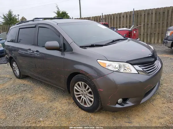 5TDYZ3DC2HS855659 — 2017 Toyota Sienna, Задняя часть (Rear), фото до ремонта