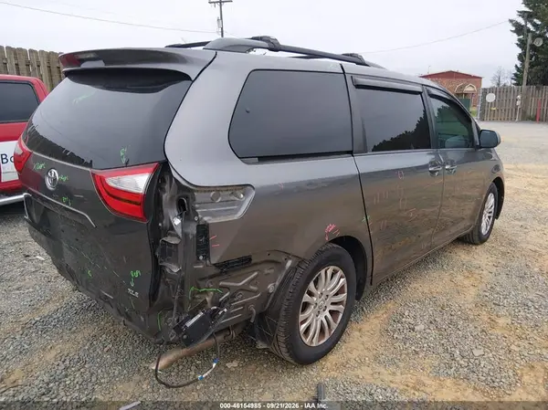 5TDYZ3DC2HS855659 — 2017 Toyota Sienna, фото 4 с аукциона IAAI 09.10.2026, Задняя часть