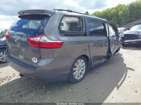 5TDJZ3DC3HS154775 — 2017 Toyota Sienna, фото 4 с аукциона IAAI 01.10.2026, Передняя часть