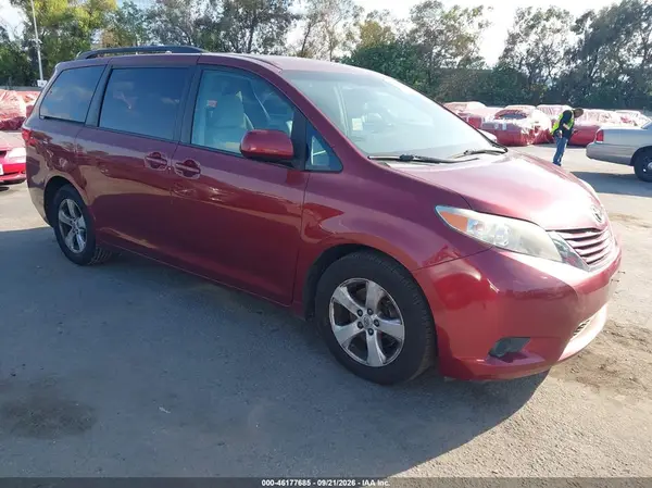 5TDKZ3DC7HS830133 — 2017 Toyota Sienna, Естественный износ (Normal Wear & Tear), фото до ремонта