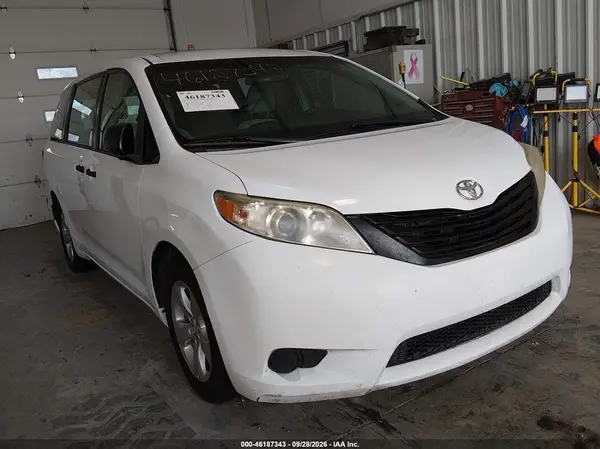 5TDZZ3DC8HS799571 — 2017 Toyota Sienna, Естественный износ (Normal Wear & Tear), фото до ремонта