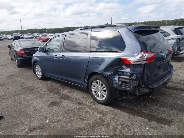 5TDYZ3DCXHS831416 — 2017 Toyota Sienna, фото 3 с аукциона IAAI, Задняя часть слева