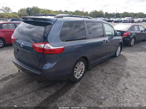 5TDYZ3DCXHS831416 — 2017 Toyota Sienna, фото 4 с аукциона IAAI, Задняя часть слева