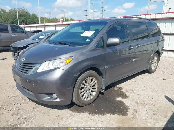 5TDYZ3DC0HS809182 — 2017 Toyota Sienna, фото 2 с аукциона IAAI, LEFT & RIGHT SIDE