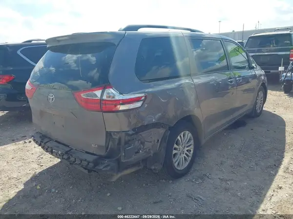 5TDYZ3DC0HS809182 — 2017 Toyota Sienna, фото 4 с аукциона IAAI, LEFT & RIGHT SIDE