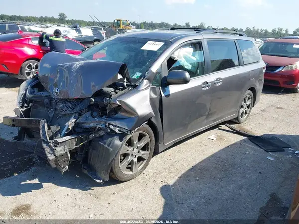 5TDXZ3DC8HS898494 — 2017 Toyota Sienna, фото 2 с аукциона IAAI, Передняя часть