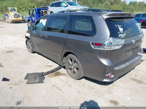 5TDXZ3DC8HS898494 — 2017 Toyota Sienna, фото 3 с аукциона IAAI, Передняя часть