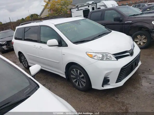 5TDJZ3DC2JS204085 — 2018 Toyota Sienna, Подтопление (Water), фото до ремонта