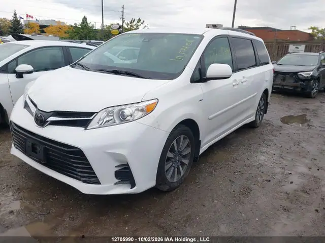 5TDJZ3DC2JS204085 — 2018 Toyota Sienna, фото 2 с аукциона IAAI 14.10.2026, Подтопление
