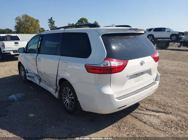 5TDYZ3DC7JS926425 — 2018 Toyota Sienna, фото 3 с аукциона IAAI, Левый бок