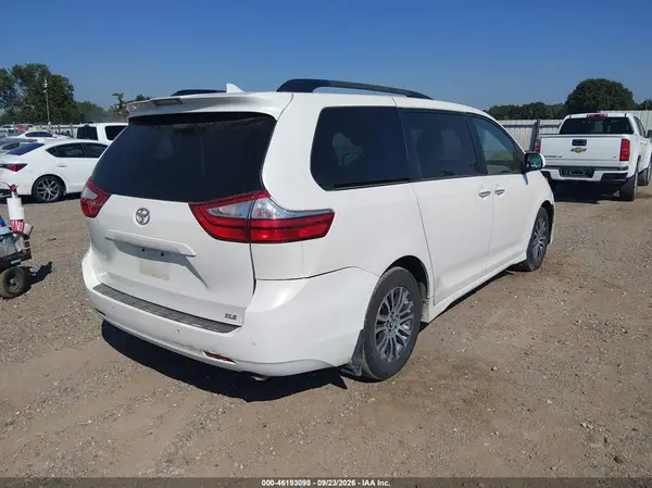 5TDYZ3DC7JS926425 — 2018 Toyota Sienna, фото 4 с аукциона IAAI, Левый бок
