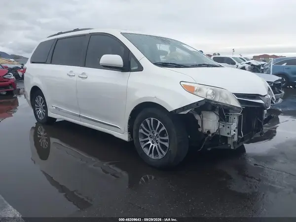 5TDYZ3DC6JS912130 — 2018 Toyota Sienna, Передняя часть (Front End), фото до ремонта