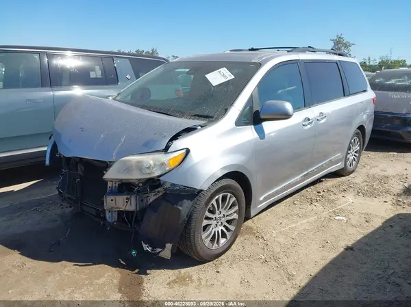 5TDYZ3DC8JS928359 — 2018 Toyota Sienna, фото 2 с аукциона IAAI, Передняя часть