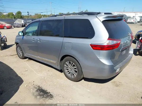 5TDYZ3DC8JS928359 — 2018 Toyota Sienna, фото 3 с аукциона IAAI, Передняя часть