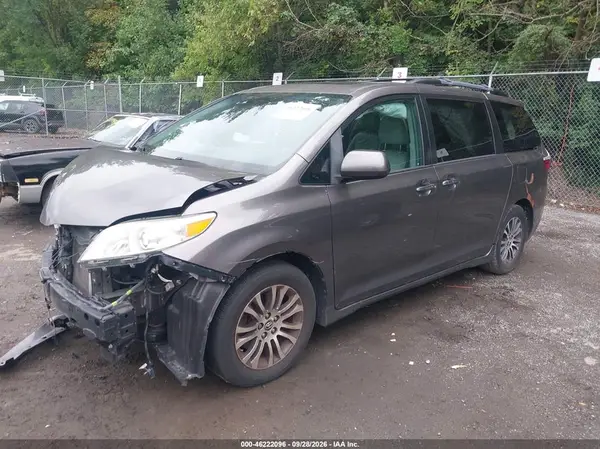 5TDYZ3DC8KS991981 — 2019 Toyota Sienna, фото 2 с аукциона IAAI, Передняя часть