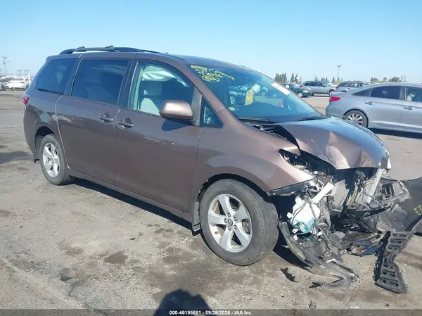 5TDKZ3DC5LS048938 — 2020 Toyota Sienna, Передняя часть (Front End), фото до ремонта