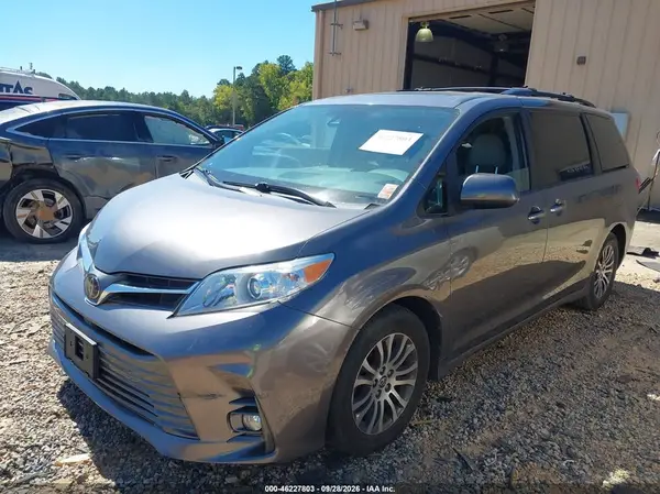 5TDYZ3DC1LS035470 — 2020 Toyota Sienna, фото 2 с аукциона IAAI, Передняя часть справа