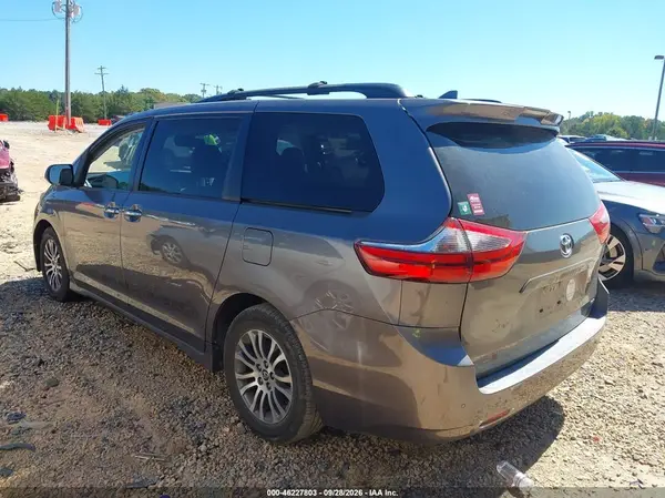 5TDYZ3DC1LS035470 — 2020 Toyota Sienna, фото 3 с аукциона IAAI, Передняя часть справа