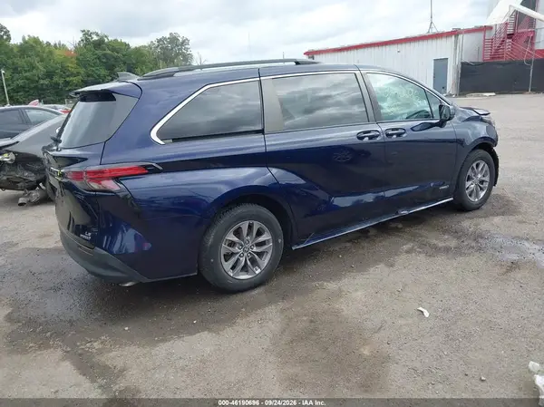 5TDBSKFCXMS020663 — 2021 Toyota Sienna, фото 4 с аукциона IAAI 14.10.2026, Передняя часть